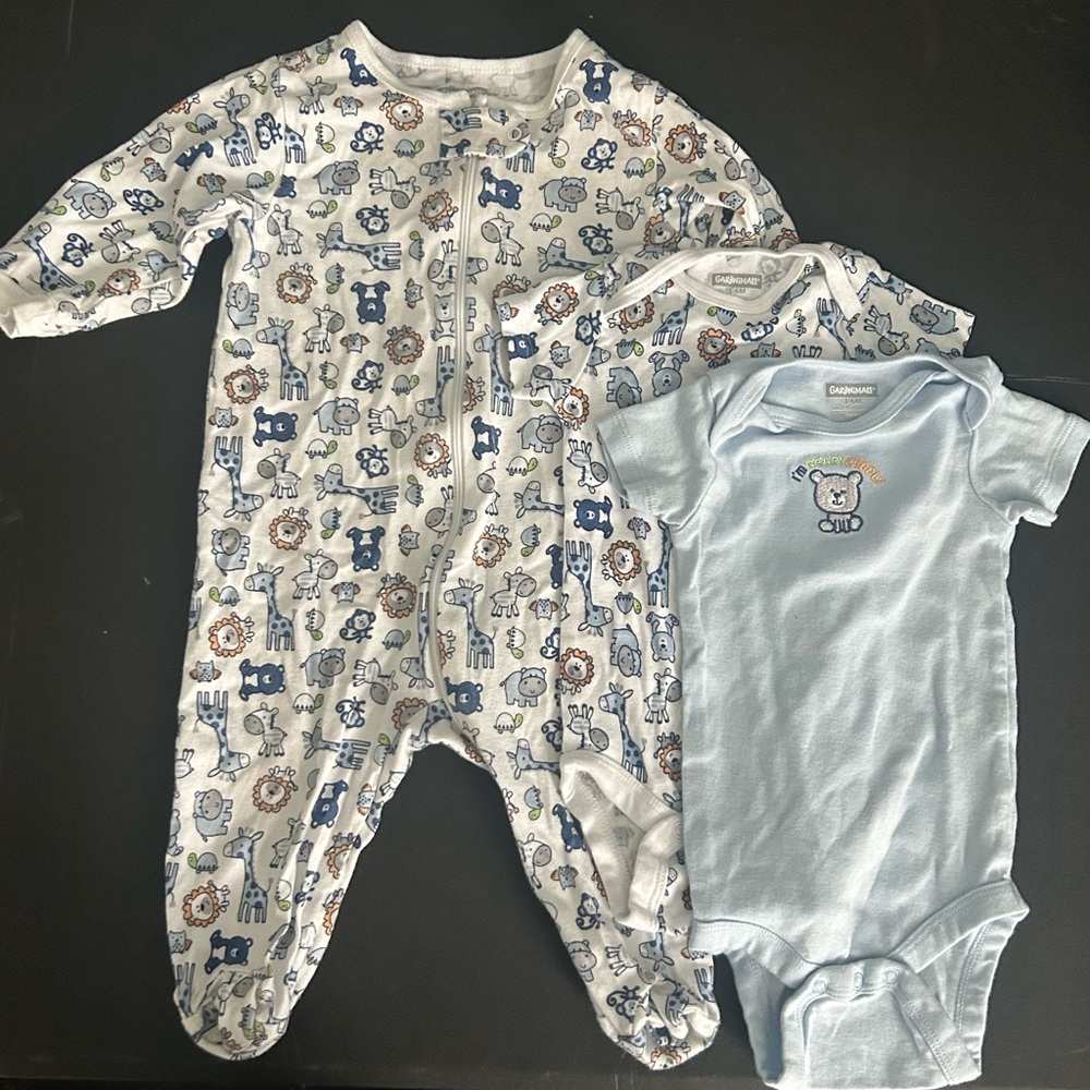 Sleeper and 2 onesie combo 🎉